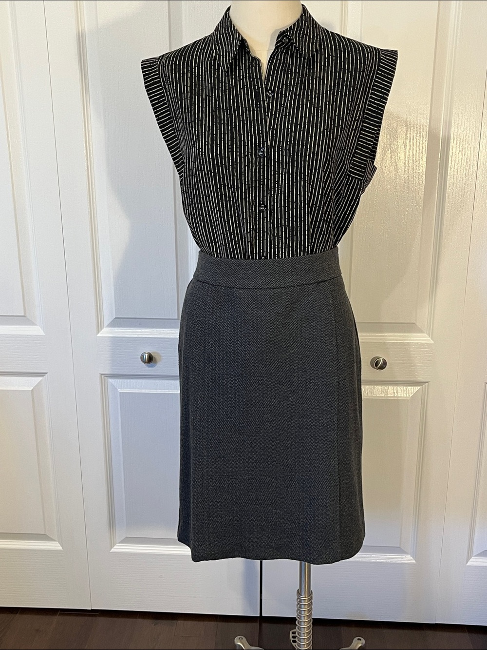 Counterparts grey stretchy skirt